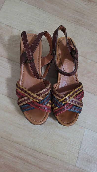 Босоножки женски