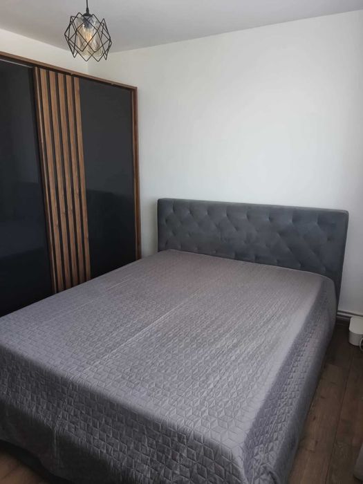 Închiriez apartament cu 2 camere