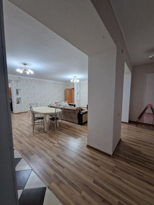 Продам 2кв 90 квм