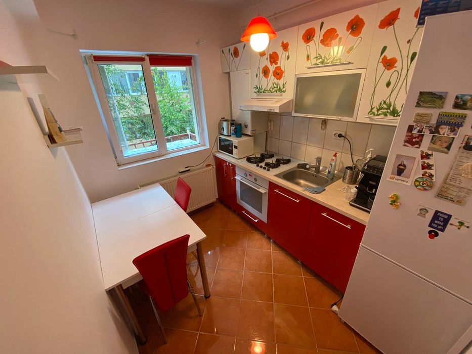 Inchiriez apartament 2 camere,55 mp, parcare inclusa-Floresti