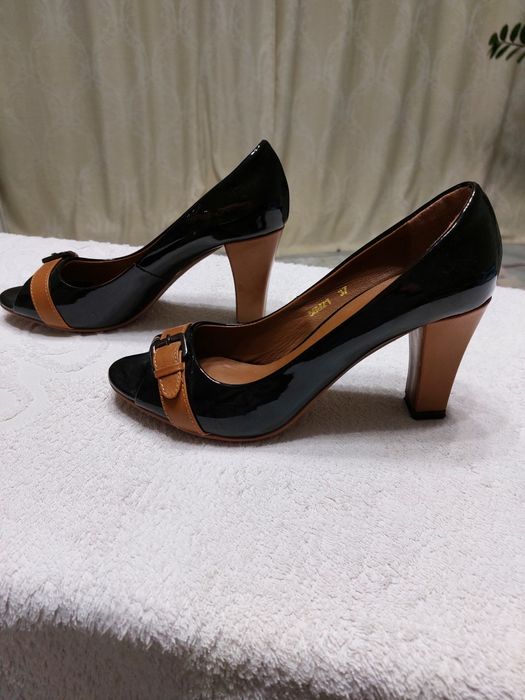 Женские лакированные туфли