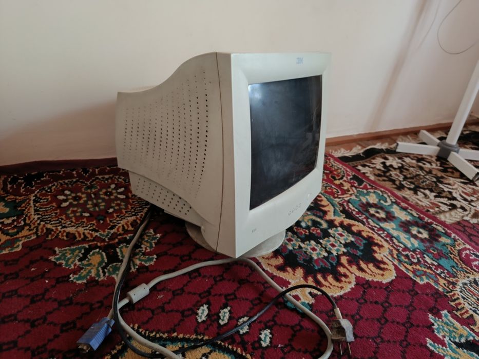 Monitor eski  IBM sotiladi
