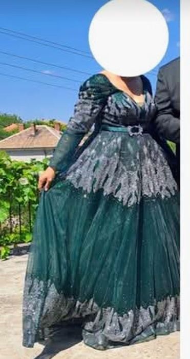 Продавам офицялна рокля