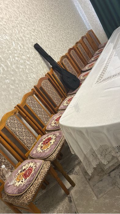 Стол 12 орындықтарымен