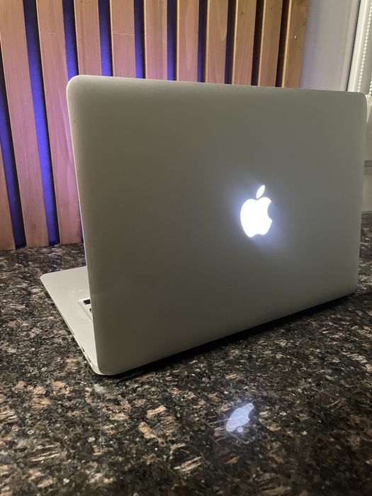 Vand Macbook air 2016