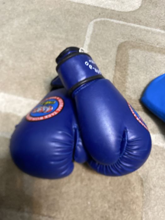 Футы,перчатки,шлем в идеальном состояние