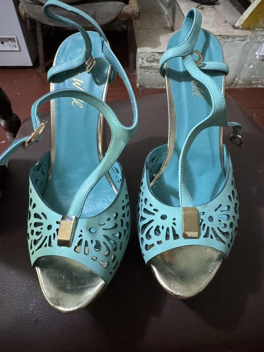 Продам  срочно обувь