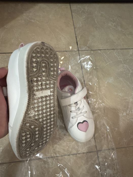 Adidasi fetite Sinsay, stare ft. buna!