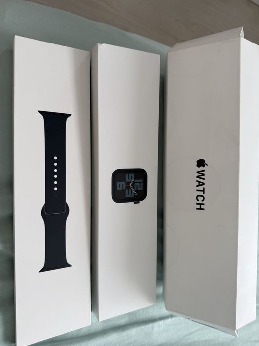 Apple watch SE.
