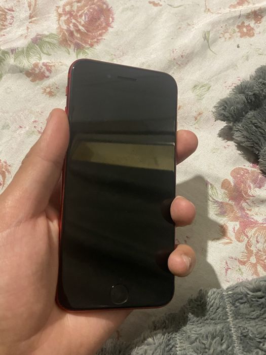IPhone SE 2020 година