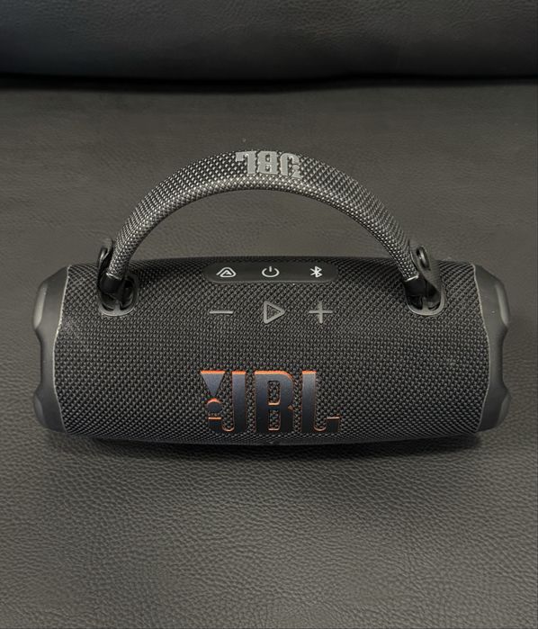 Продавам отлична JBL CHARGE 6