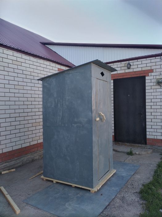 Уличный туалет теремок