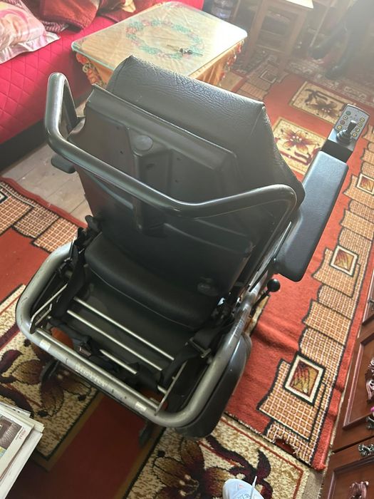 Carucior electric pt persoane cu dizabilitati