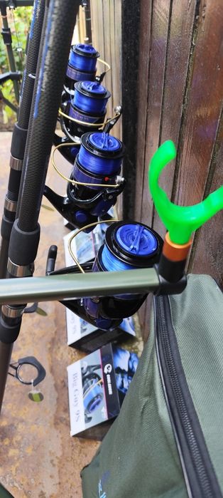 Set Pescuit Complet,4 Lansete 3,90m,4 Mulinete Tambur 9000 echipate cu fir,Rod Pod, 4 Senzori+4 Swingere