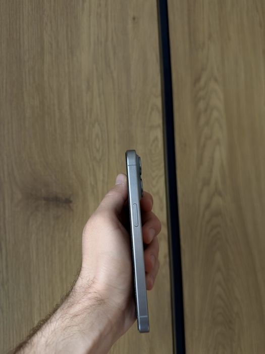 iPhone 15 Pro- Natural Titanium