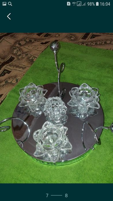 Люстра с галогеновыми лампочками.