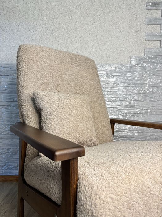 Пара кресел после реставрации