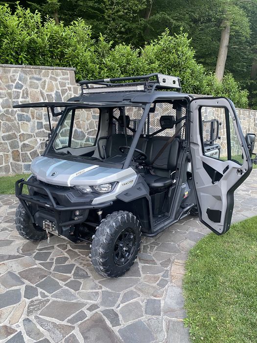 Can am traxter hd 10 pro accesorii de 9 000 euro incluse in pret.  Lama de zapada , salarita pentru zapada incluse in pret !!!