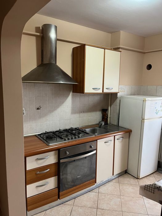 Închiriez garsonieră