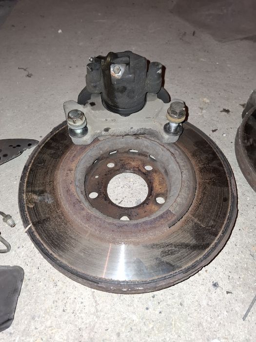 Спирачни апарати и дискове