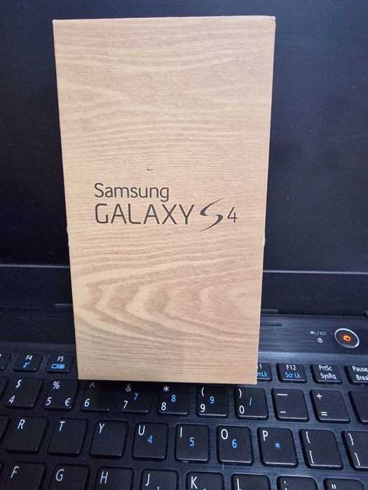 Vând cutie de telefon Samsung Galaxy S4