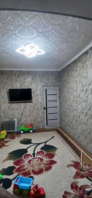 Srochna 2 xonali kvartira sotiladi