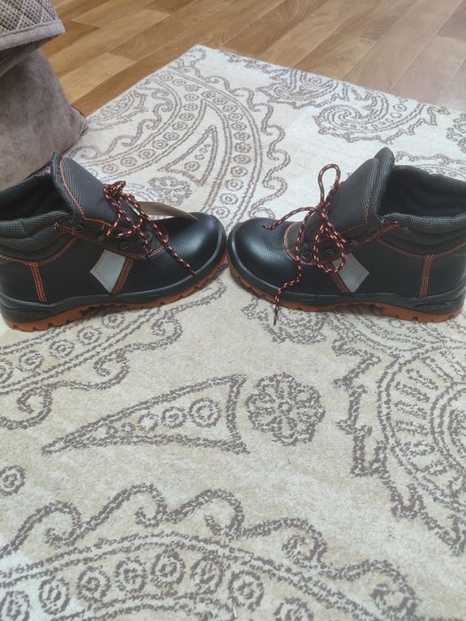 Ботинки рабочии й