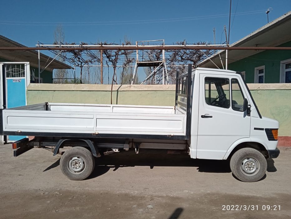 Мерседес Бенз 208д