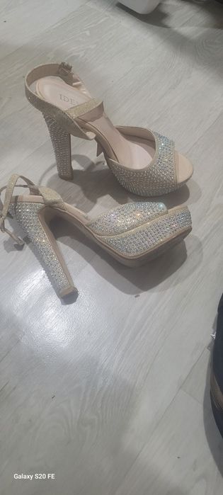 Отдам за шоколадку