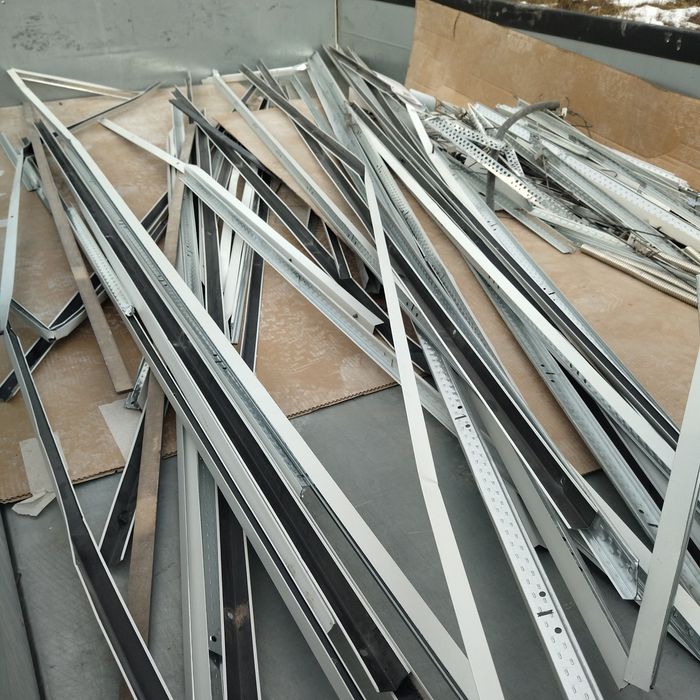 Потолочный плитка Armstrong.