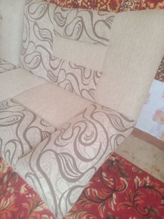 Кресло удобное  на ножках