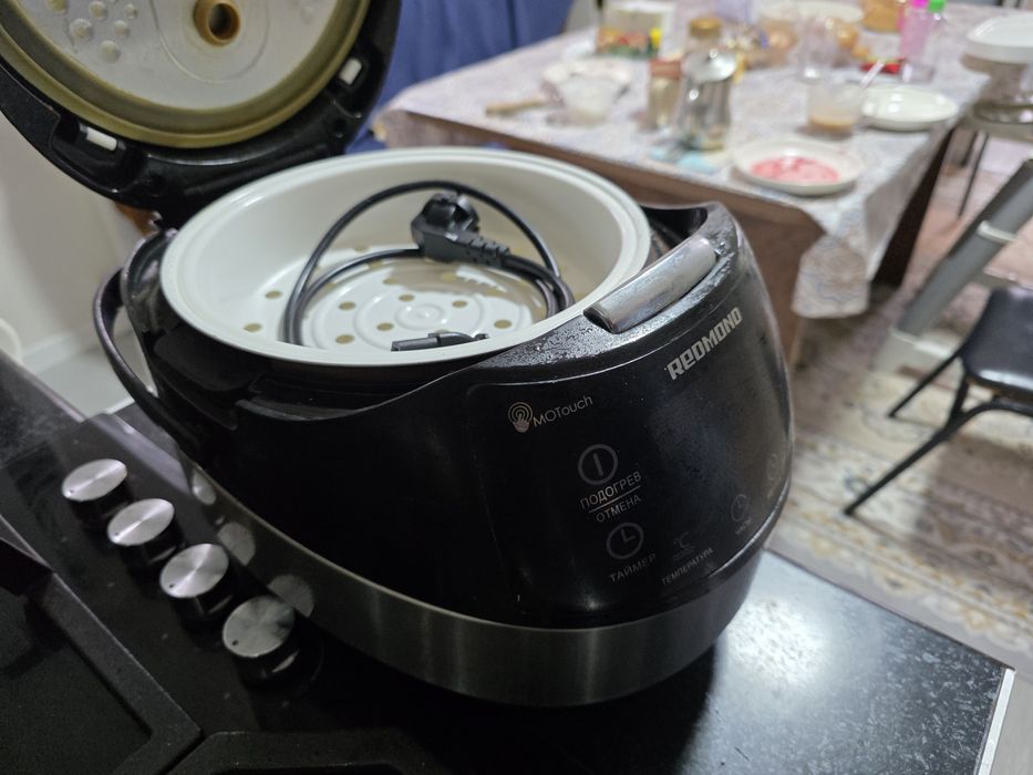 Мультиварка Redmond