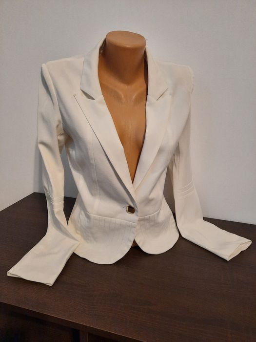 Vand sacouri în stare foarte buna