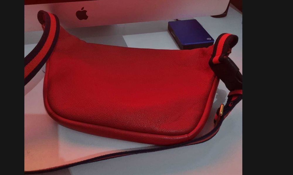 Borseta Gucci din piele rosie cu logo