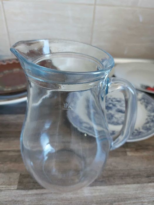 Две автентични стомни, домашни потреби, чинии