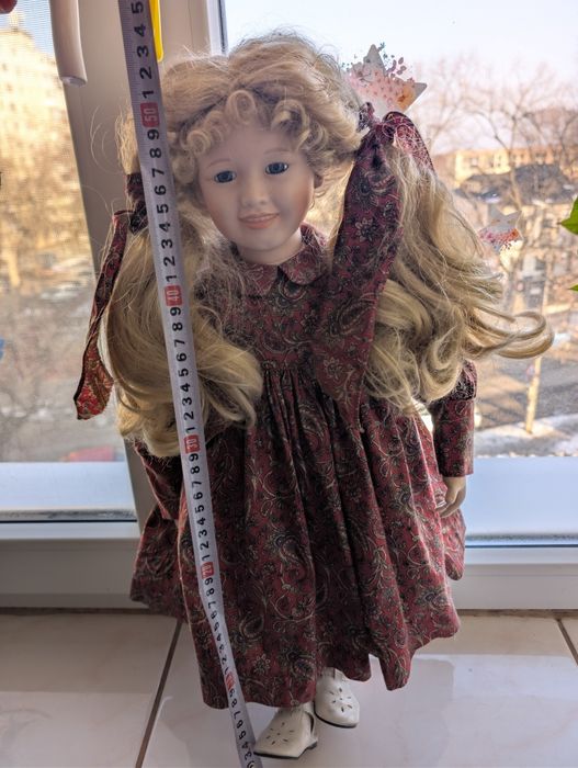 Păpușa de porțelan 52cm