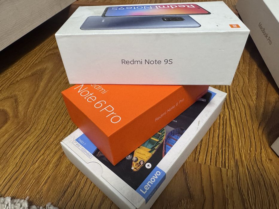 Продам коробки разные модели телефона