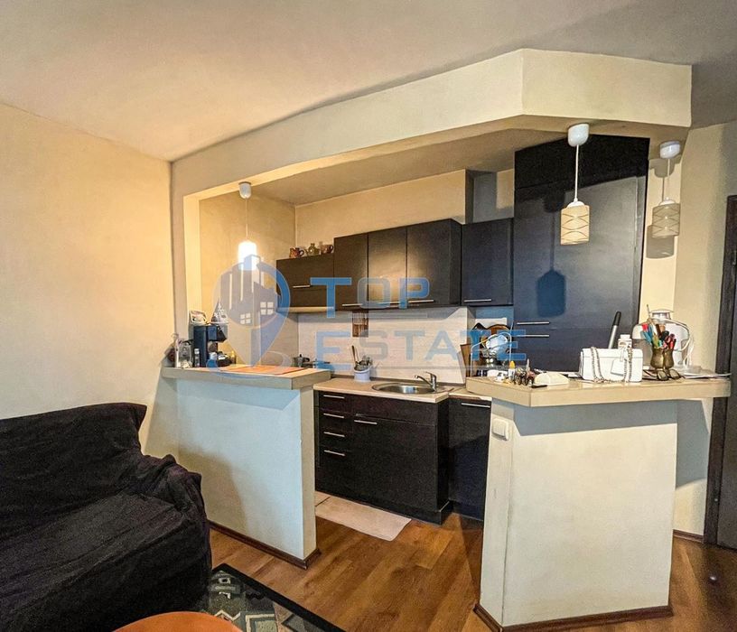 Четириетажна къща в кв. Варуша, Велико Търново