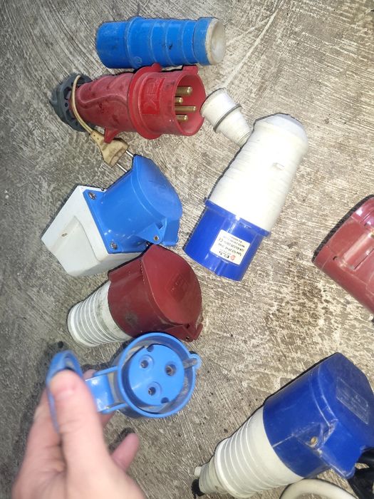 Отдам розетки новые