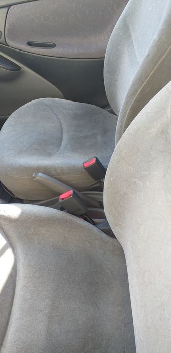 Продавам лек автомобил Тойота Ярис