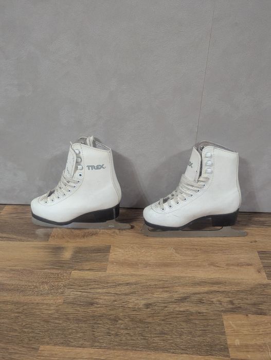 Patine albe mărime 28