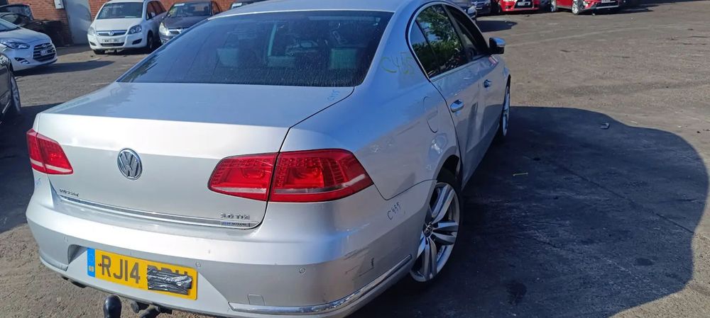 Dezmembrari / Dezmembrez Volkswagen Passat B7 2.0 TDI CFFB cutie viteze manuala cod culoare LA7W