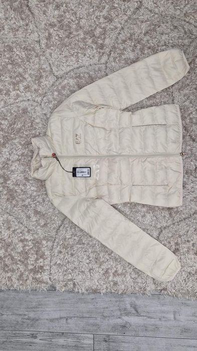 Vind Geaca Armâni primăvara