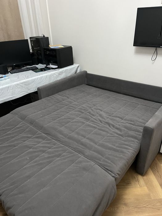 Раскладной, серый, мягкий диван