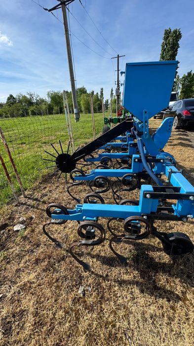 DE VÂNZARE: Cultivator - Prășitoare 5 secții pe 4 rânduri | 2 Ani Garanție