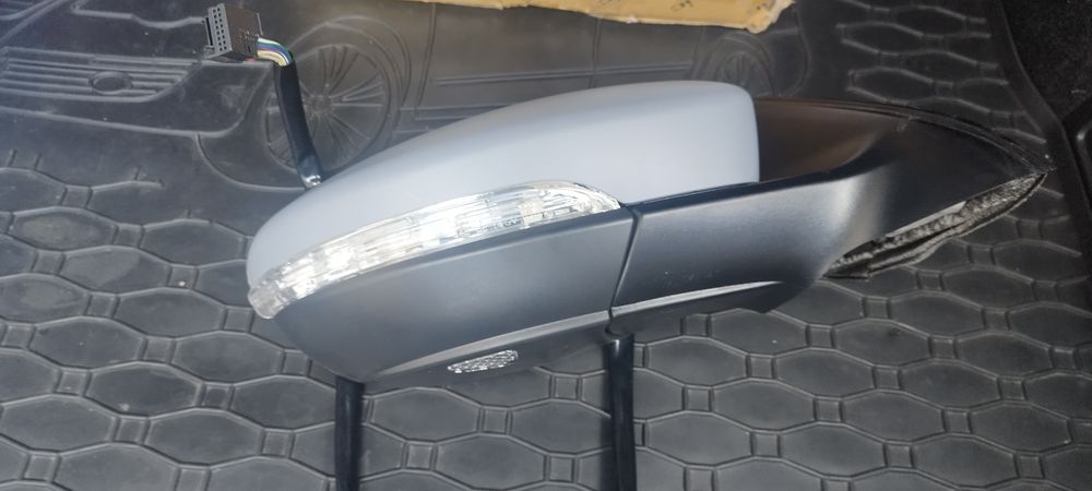 Дясно огледало за Passat b7