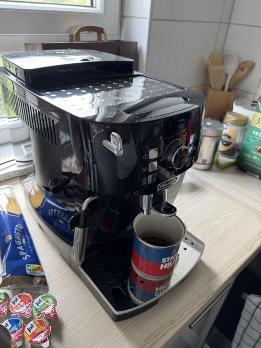 delonghi magnifica s ecam21.116.b кафе-автомат в отлично състояние