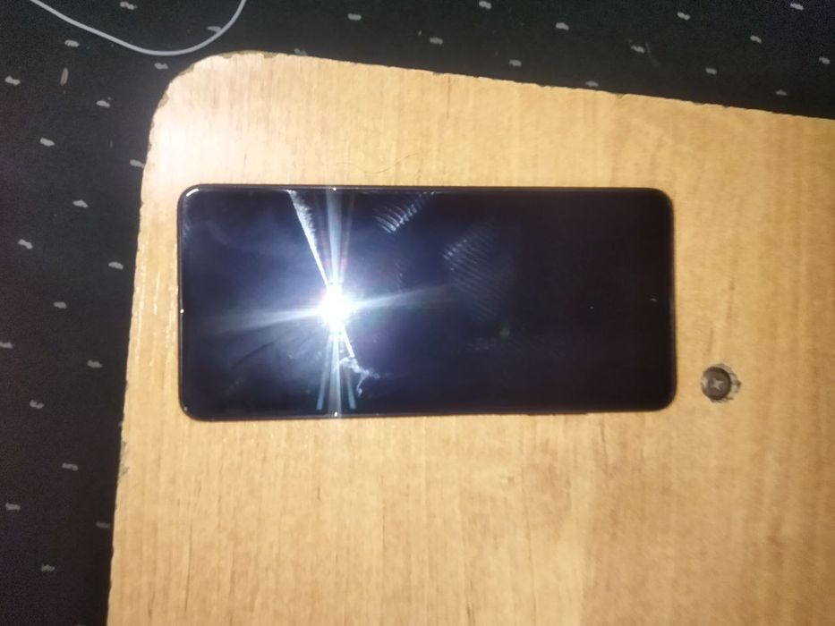 Poco X3 pro qora rangdagi  8/128 xotira ekran 120Hz 12000 amper batare