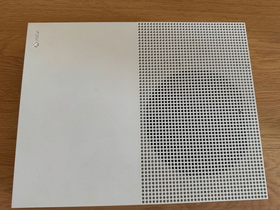 Xbox One S + джойстик 500gb