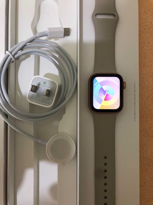 Apple Watch SE 2020 GPS- Rose Gold -40mm